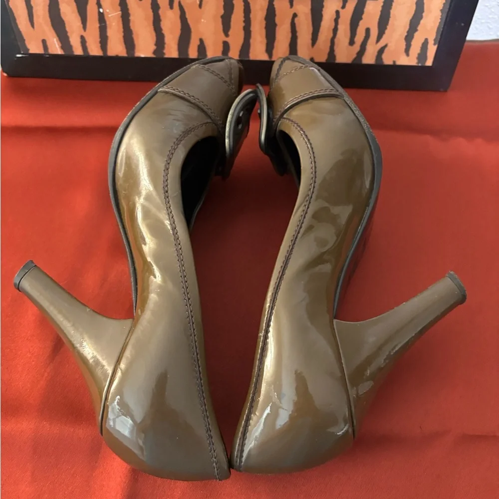 Fendi Olive/Army Green Patent Leather Buckle Peep-Toe Heels - Picture 14 of 16